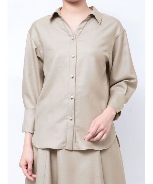 TONAL（トーナル）の「パール釦タックスリーブシャツ（シャツ/ブラウス・レディース・ベージュ/ネイビー/オフホワイト/グリーン・MEDIUM）」の6枚目の写真