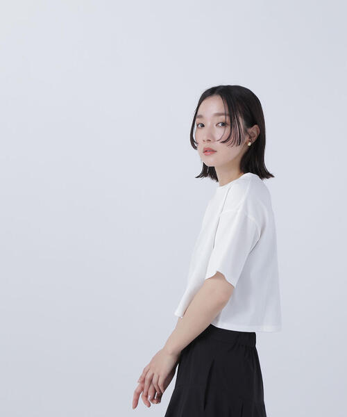 NATURAL BEAUTY BASIC（ナチュラルビューティーベーシック）の「◇メタルポイントクロップドＴシャツ（Tシャツ/カットソー・レディース・チャコールグレー/オフホワイト/ブルー・FREE）」の20枚目の写真