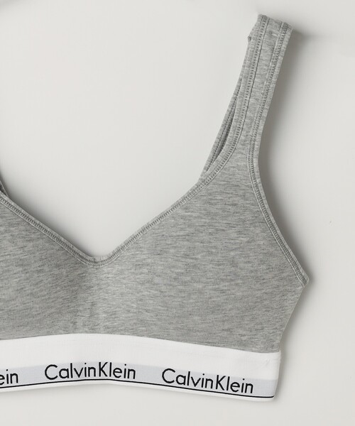 Calvin Klein Underwear（カルバンクラインアンダーウェア）の「Calvin Klein Underwear/カルバンクライン SCOOP BACK LL BRALET / QF5490 / スクープ バック ライトリー ラインド ブラレット（スポーツブラ・レディース・ブラック/グレー・SMALL）」の4枚目の写真