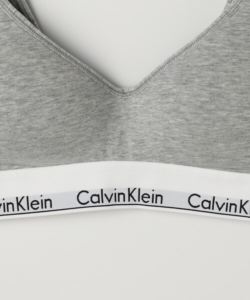 Calvin Klein Underwear（カルバンクラインアンダーウェア）の「Calvin Klein Underwear/カルバンクライン SCOOP BACK LL BRALET / QF5490 / スクープ バック ライトリー ラインド ブラレット（スポーツブラ・レディース・ブラック/グレー・SMALL）」の5枚目の写真