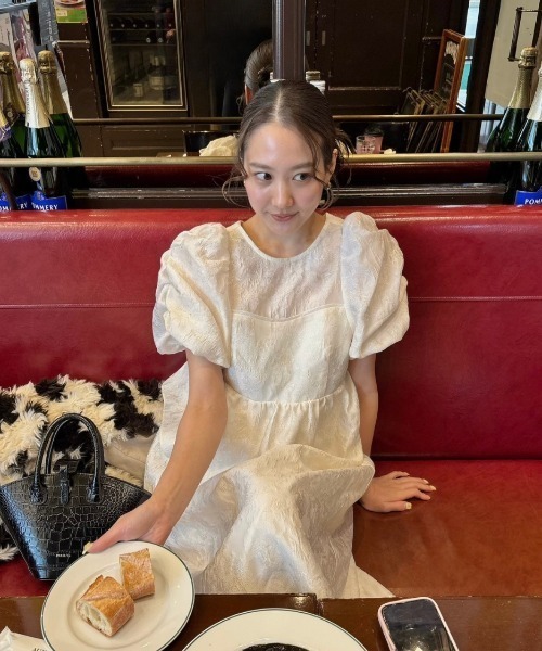 ANDRESD（アンドレスド）の「バブルスリーブジャガードドレス / bubble sleeve jacquard dress（ドレス・レディース・ピンク/グレー/ブラック/ブロンズ/イエロー/ライトグレー/ベージュ/ブラック×ホワイト/アイボリー・S/M/L/MT/LT）」の10枚目の写真