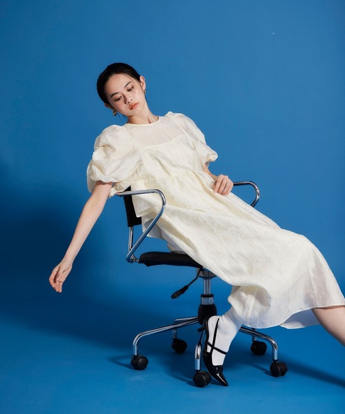 ANDRESD（アンドレスド）の「バブルスリーブジャガードドレス / bubble sleeve jacquard dress（ドレス・レディース・ピンク/グレー/ブラック/ブロンズ/イエロー/ライトグレー/ベージュ/ブラック×ホワイト/アイボリー・S/M/L/MT/LT）」の18枚目の写真