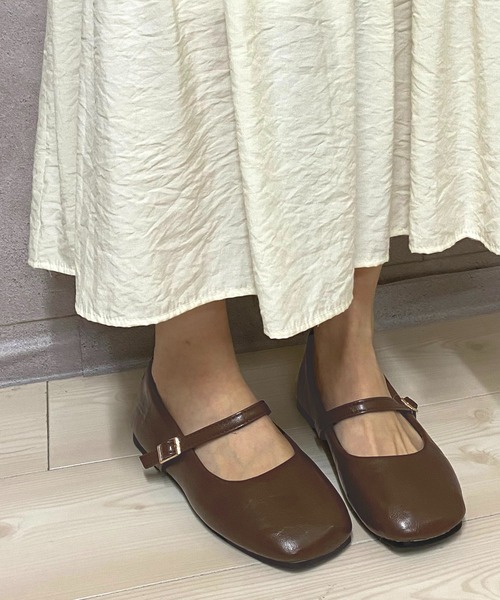 NANEA(ナネア)の「スクエアトゥメリージェーンパンプス(パンプス・レディース・ブラック/シルバー/ブラウン・X-LARGE/LARGE/MEDIUM/SMALL)」の14枚目の写真