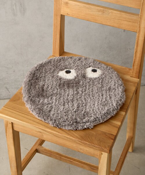 BIRTHDAY BAR(バースデイバー)の「【AND PACKABLE】フライングモンスター チェアパッド(ラグ/マット・レディース・アイボリー/グレー/イエロー/ブルー・0)」の7枚目の写真