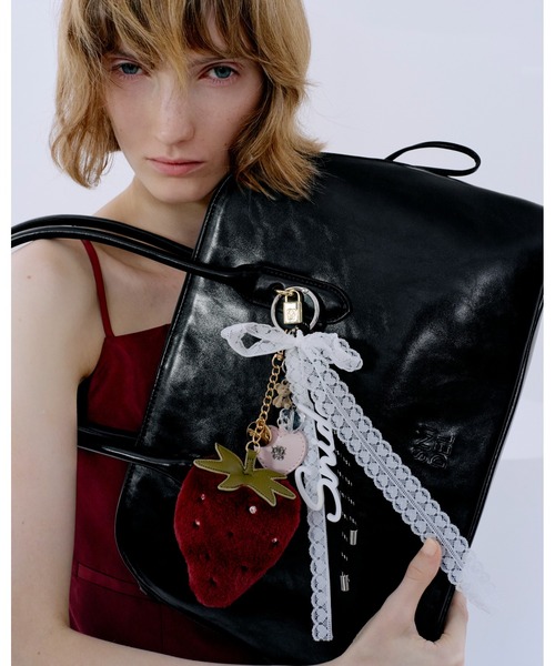 SNIDEL(スナイデル)の「ラバーロゴチャーム(チャーム・レディース・マスタード/ラベンダー/ホワイト・F)」の18枚目の写真