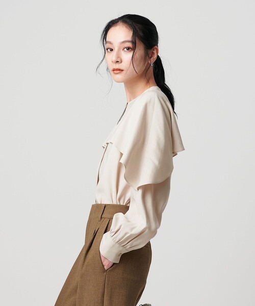 BEAUTY&YOUTH UNITED ARROWS(ビューティーアンドユースユナイテッドアローズ)の「【WEB限定 Wardrobe DAILY MINIMAL】フリルレイヤーブラウス ウォッシャブル(シャツ/ブラウス・レディース・ベージュ/ダークブラウン/オフホワイト・FREE)」の11枚目の写真