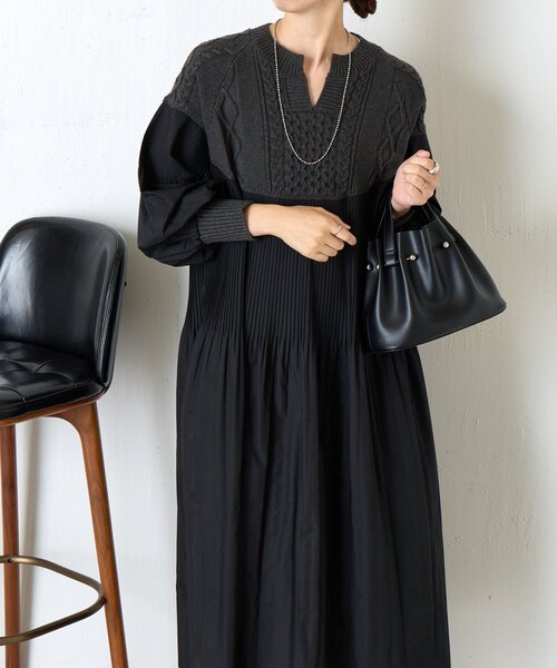 Jena espace merveilleux（ジェナ　エスパスメルヴェイユ）の「ケーブルニットプリーツワンピース（ワンピース・レディース・ブラック/ベージュ・FREE）」の2枚目の写真