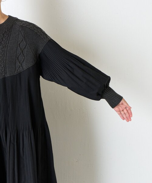 Jena espace merveilleux（ジェナ　エスパスメルヴェイユ）の「ケーブルニットプリーツワンピース（ワンピース・レディース・ブラック/ベージュ・FREE）」の15枚目の写真