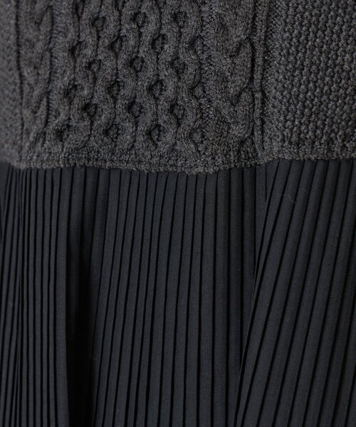 Jena espace merveilleux（ジェナ　エスパスメルヴェイユ）の「ケーブルニットプリーツワンピース（ワンピース・レディース・ブラック/ベージュ・FREE）」の17枚目の写真