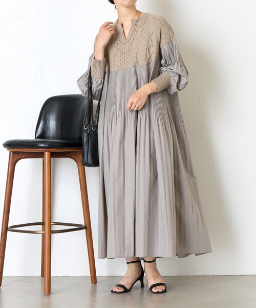 Jena espace merveilleux（ジェナ　エスパスメルヴェイユ）の「ケーブルニットプリーツワンピース（ワンピース・レディース・ブラック/ベージュ・FREE）」の18枚目の写真