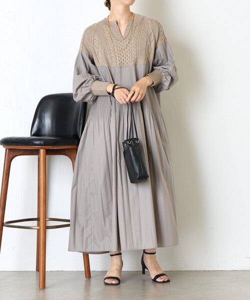 Jena espace merveilleux（ジェナ　エスパスメルヴェイユ）の「ケーブルニットプリーツワンピース（ワンピース・レディース・ブラック/ベージュ・FREE）」の19枚目の写真