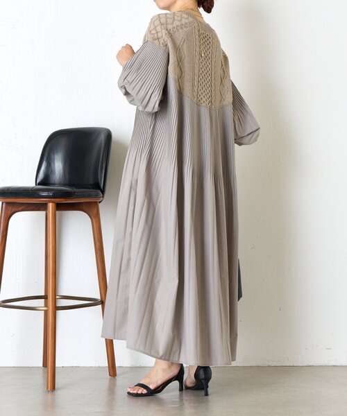 Jena espace merveilleux（ジェナ　エスパスメルヴェイユ）の「ケーブルニットプリーツワンピース（ワンピース・レディース・ブラック/ベージュ・FREE）」の21枚目の写真