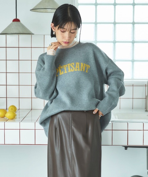 Doux archives(ドゥアルシーヴ)の「カレッジロゴニットプルオーバー(ニット/セーター・レディース・ベージュ/チャコールグレー/グレー・FREE)」の19枚目の写真