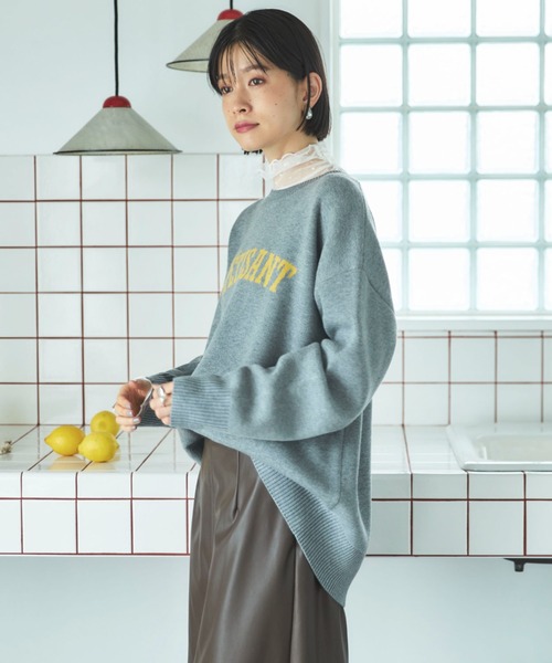 Doux archives(ドゥアルシーヴ)の「カレッジロゴニットプルオーバー(ニット/セーター・レディース・ベージュ/チャコールグレー/グレー・FREE)」の21枚目の写真