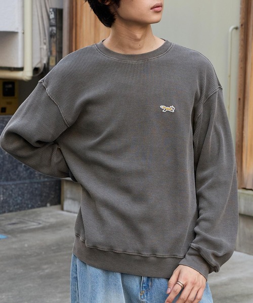 PENNEYS（ぺニーズ）の「PENNEYS/ペニーズ 別注 THE FOX ロゴワンポイント刺繍 ヴィンテージ加工 ヘビーワッフルクルーネックプルオーバー（Tシャツ/カットソー・レディース・ブラック/ブラウン/グレー/ブルー系/ネイビー/ワイン/カーキ/アイボリー・S/L/M）」の4枚目の写真