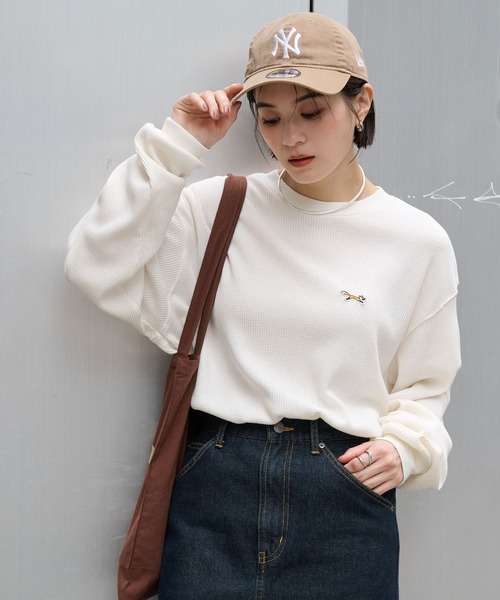 PENNEYS（ぺニーズ）の「PENNEYS/ペニーズ 別注 THE FOX ロゴワンポイント刺繍 ヴィンテージ加工 ヘビーワッフルクルーネックプルオーバー（Tシャツ/カットソー・レディース・ブラック/ブラウン/グレー/ブルー系/ネイビー/ワイン/カーキ/アイボリー・S/L/M）」の20枚目の写真