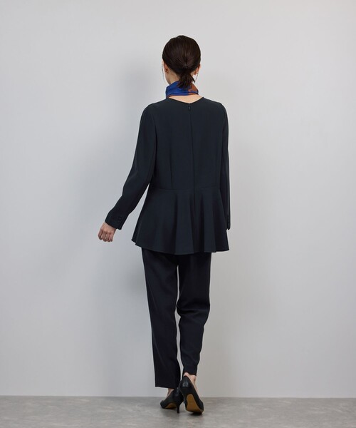 ROPE'（ロペ）の「トリアセダブルクロス デザインブラウス/イージーケア・セットアップ対応・25AW（シャツ/ブラウス・レディース・ネイビー・38/36）」の6枚目の写真