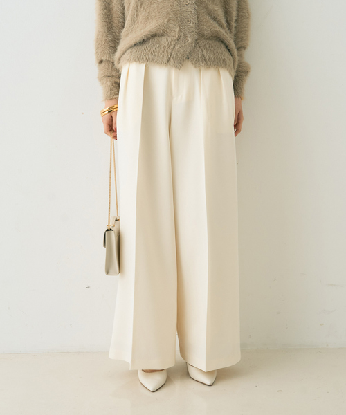 EMMA　ROUGE VIF（エマルージュヴィフ）の「【一部店舗限定】【3サイズ展開】ベルト付きハイウエストタックパンツ（スラックス・レディース・オフホワイト/チャコールグレー・34/36/38）」の5枚目の写真