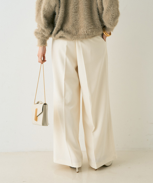 EMMA　ROUGE VIF（エマルージュヴィフ）の「【一部店舗限定】【3サイズ展開】ベルト付きハイウエストタックパンツ（スラックス・レディース・オフホワイト/チャコールグレー・34/36/38）」の7枚目の写真