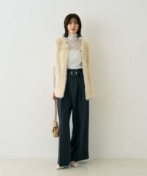 EMMA　ROUGE VIF（エマルージュヴィフ）の「【一部店舗限定】【3サイズ展開】ベルト付きハイウエストタックパンツ（スラックス・レディース・オフホワイト/チャコールグレー・34/36/38）」の17枚目の写真