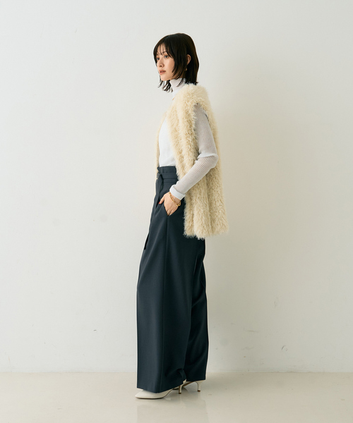 EMMA　ROUGE VIF（エマルージュヴィフ）の「【一部店舗限定】【3サイズ展開】ベルト付きハイウエストタックパンツ（スラックス・レディース・オフホワイト/チャコールグレー・34/36/38）」の18枚目の写真