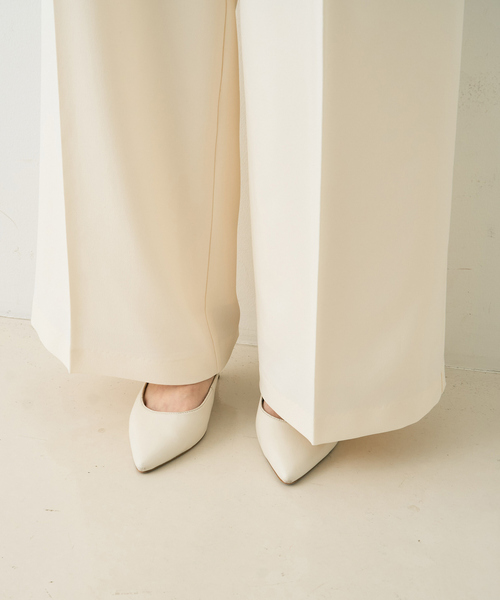 EMMA　ROUGE VIF（エマルージュヴィフ）の「【一部店舗限定】【3サイズ展開】ベルト付きハイウエストタックパンツ（スラックス・レディース・オフホワイト/チャコールグレー・34/36/38）」の3枚目の写真