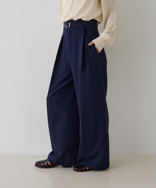 EMMA ROUGE VIF(エマルージュヴィフ)の「【新色登場】【一部店舗限定】【3サイズ展開】ベルト付きハイウエストタックパンツ(スラックス・レディース・オフホワイト/チャコールグレー/ネイビー・34/36/38)」の17枚目の写真