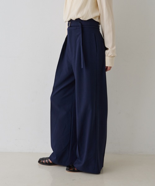 EMMA ROUGE VIF(エマルージュヴィフ)の「【新色登場】【一部店舗限定】【3サイズ展開】ベルト付きハイウエストタックパンツ(スラックス・レディース・オフホワイト/チャコールグレー/ネイビー・34/36/38)」の18枚目の写真