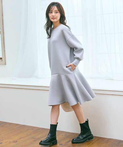 Feroux(フェルゥ)の「バックリボンダンボール ワンピース(ワンピース・レディース・グレー系/アイボリー系/スカイブルー系・MEDIUM/SMALL)」の4枚目の写真