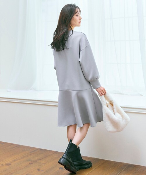 Feroux(フェルゥ)の「バックリボンダンボール ワンピース(ワンピース・レディース・グレー系/アイボリー系/スカイブルー系・MEDIUM/SMALL)」の5枚目の写真
