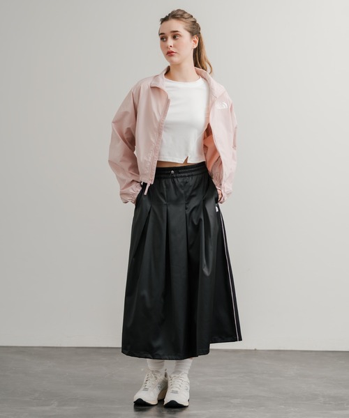 THE NORTH FACE(ザノースフェイス)の「日本未展開モデル THE NORTH FACE ザ・ノースフェイス WHITE LABEL ホワイトレーベル W'S SATIN FLARE SKIRT ワンポイント刺繍サイドラインミモレ丈サテンフレアスカート(スカート・レディース・チャコールグレー/ブラック/ライトベージュ・M/L/S)」の7枚目の写真