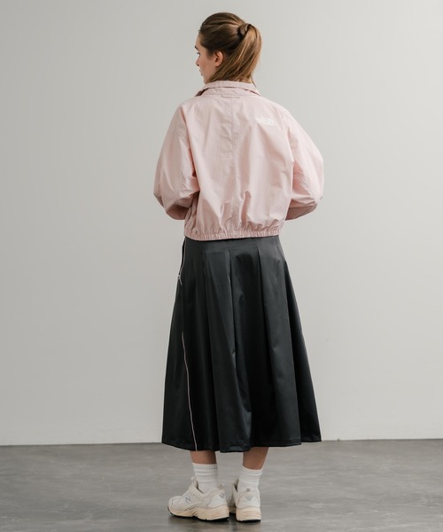 THE NORTH FACE(ザノースフェイス)の「日本未展開モデル THE NORTH FACE ザ・ノースフェイス WHITE LABEL ホワイトレーベル W'S SATIN FLARE SKIRT ワンポイント刺繍サイドラインミモレ丈サテンフレアスカート(スカート・レディース・チャコールグレー/ブラック/ライトベージュ・M/L/S)」の8枚目の写真