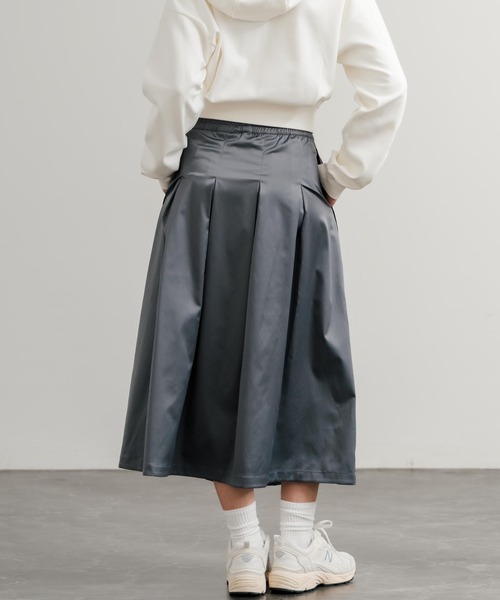 THE NORTH FACE(ザノースフェイス)の「日本未展開モデル THE NORTH FACE ザ・ノースフェイス WHITE LABEL ホワイトレーベル W'S SATIN FLARE SKIRT ワンポイント刺繍サイドラインミモレ丈サテンフレアスカート(スカート・レディース・チャコールグレー/ブラック/ライトベージュ・M/L/S)」の10枚目の写真
