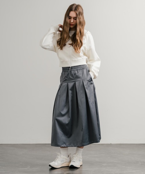 THE NORTH FACE(ザノースフェイス)の「日本未展開モデル THE NORTH FACE ザ・ノースフェイス WHITE LABEL ホワイトレーベル W'S SATIN FLARE SKIRT ワンポイント刺繍サイドラインミモレ丈サテンフレアスカート(スカート・レディース・チャコールグレー/ブラック/ライトベージュ・M/L/S)」の12枚目の写真