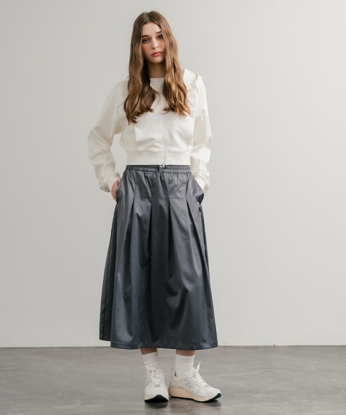 THE NORTH FACE(ザノースフェイス)の「日本未展開モデル THE NORTH FACE ザ・ノースフェイス WHITE LABEL ホワイトレーベル W'S SATIN FLARE SKIRT ワンポイント刺繍サイドラインミモレ丈サテンフレアスカート(スカート・レディース・チャコールグレー/ブラック/ライトベージュ・M/L/S)」の13枚目の写真