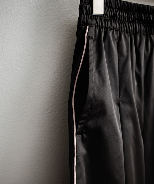 THE NORTH FACE(ザノースフェイス)の「日本未展開モデル THE NORTH FACE ザ・ノースフェイス WHITE LABEL ホワイトレーベル W'S SATIN FLARE SKIRT ワンポイント刺繍サイドラインミモレ丈サテンフレアスカート(スカート・レディース・チャコールグレー/ブラック/ライトベージュ・M/L/S)」の21枚目の写真