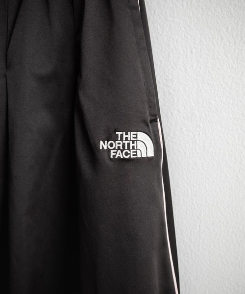 THE NORTH FACE(ザノースフェイス)の「日本未展開モデル THE NORTH FACE ザ・ノースフェイス WHITE LABEL ホワイトレーベル W'S SATIN FLARE SKIRT ワンポイント刺繍サイドラインミモレ丈サテンフレアスカート(スカート・レディース・チャコールグレー/ブラック/ライトベージュ・M/L/S)」の22枚目の写真