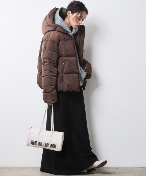 CHIC STYLE(シックスタイル)の「中綿ファイバーダウンフーディブルゾン<大きいサイズ有>シックスタイル(ダウンジャケット/コート・レディース・ブラック/ブラウン・L/M/5L/4L/3L/LL)」の10枚目の写真