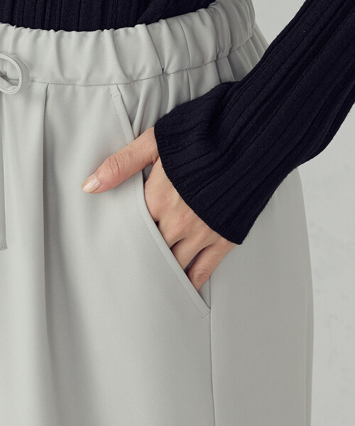COMME CA ISM(コムサイズム)の「裾スリットストレートシルエット イージーパンツ(その他パンツ・レディース・チャコール/グレー・SMALL/MEDIUM/LARGE/X-LARGE)」の9枚目の写真