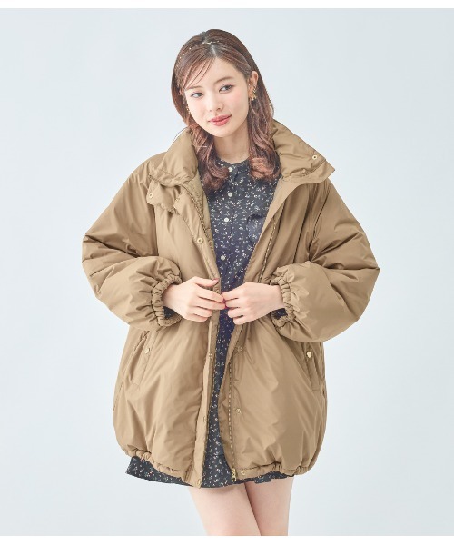 PEACH JOHN(ピーチジョン)の「中綿コクーンコート(ダウンジャケット/コート・レディース・モカ/アイボリー・ONE SIZE)」の2枚目の写真