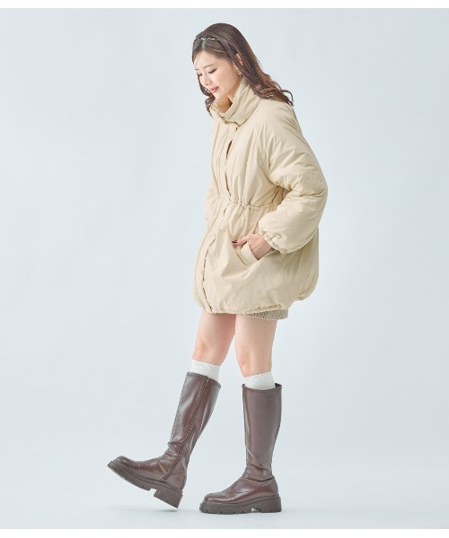 PEACH JOHN(ピーチジョン)の「中綿コクーンコート(ダウンジャケット/コート・レディース・モカ/アイボリー・ONE SIZE)」の4枚目の写真