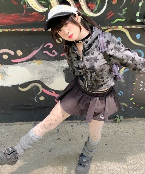 ほぼ新品ヘレンチア　フリル付きブラックナイロンジャケット ほぼ新品ヘレンチア フリル付きブラックナイロンジャケット ZOZOTOWN