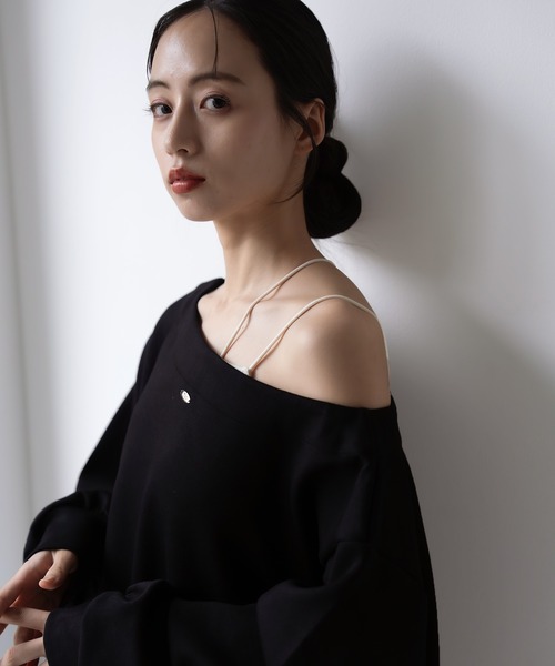 SOELA(ソエラ)の「プレート付マルチWayダンボールトップス(スウェット・レディース・アイボリー/ブラック/グレー・M)」の12枚目の写真