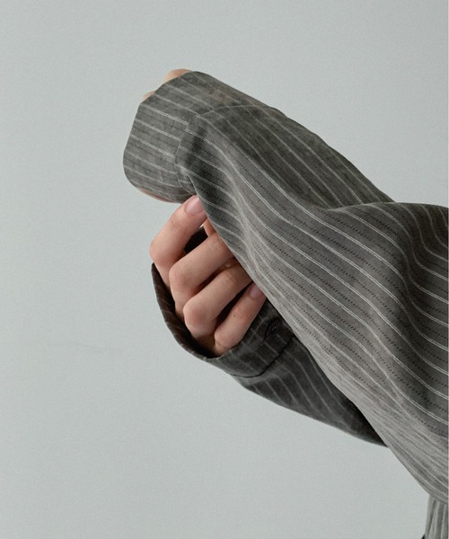 on:nue（オンニュ）の「【on:nue】[着用動画あり！/ユニセックス] とろみストライプオーバーシャツ（シャツ/ブラウス・レディース・アイボリー/グレー/ダークベージュ/ブラウン・FREE）」の10枚目の写真