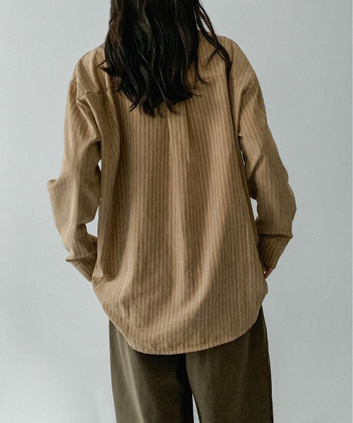 on:nue（オンニュ）の「【on:nue】[着用動画あり！/ユニセックス] とろみストライプオーバーシャツ（シャツ/ブラウス・レディース・アイボリー/グレー/ダークベージュ/ブラウン・FREE）」の16枚目の写真