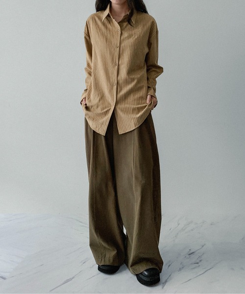 on:nue（オンニュ）の「【on:nue】[着用動画あり！/ユニセックス] とろみストライプオーバーシャツ（シャツ/ブラウス・レディース・アイボリー/グレー/ダークベージュ/ブラウン・FREE）」の17枚目の写真