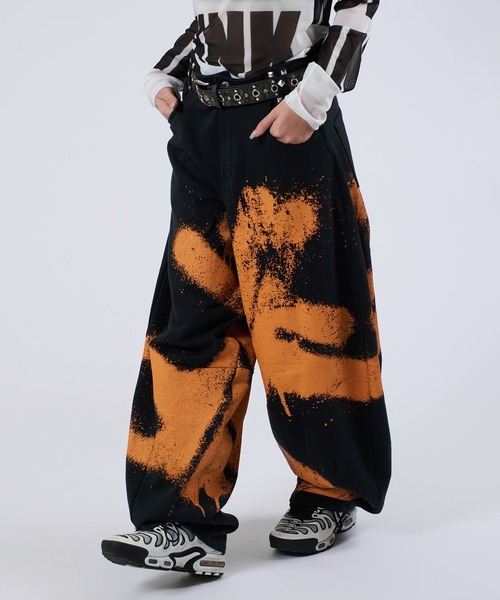 dollslutz(ドルズラッツ)の「【dollslutz】spray design sweat pants / 【ドルズラッツ】スプレーデザインスウェットパンツ(スウェットパンツ・レディース・ブラック/オフホワイト・SMALL/MEDIUM)」の7枚目の写真