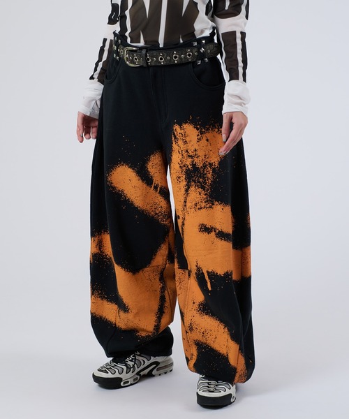 dollslutz(ドルズラッツ)の「【dollslutz】spray design sweat pants / 【ドルズラッツ】スプレーデザインスウェットパンツ(スウェットパンツ・レディース・ブラック/オフホワイト・SMALL/MEDIUM)」の8枚目の写真
