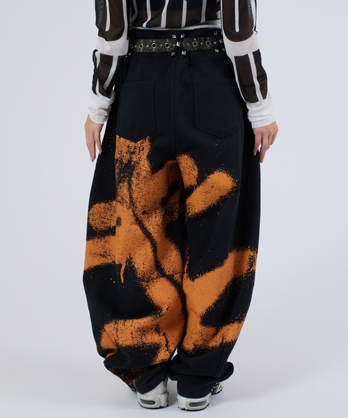 dollslutz(ドルズラッツ)の「【dollslutz】spray design sweat pants / 【ドルズラッツ】スプレーデザインスウェットパンツ(スウェットパンツ・レディース・ブラック/オフホワイト・SMALL/MEDIUM)」の9枚目の写真
