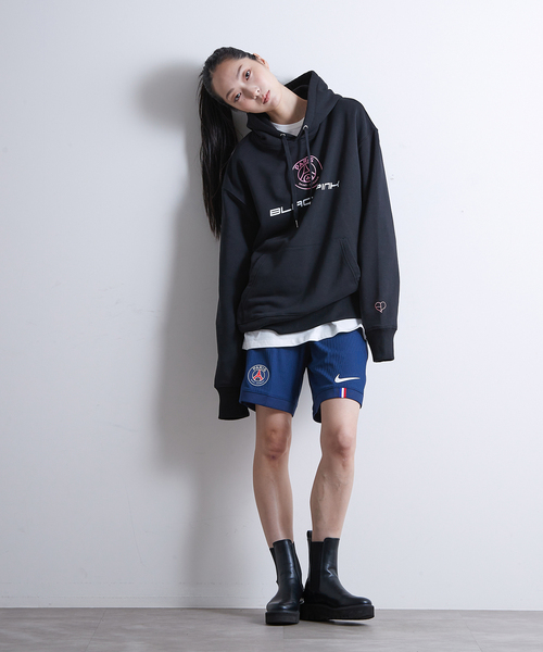 PARIS SAINT-GERMAIN(パリサンジェルマン)の「【BlackpinkxPSG 】BlackpinkxPSG Paris 16 Elevated Hoodie ST856- BLKPSG- BP2(パーカー・メンズ・ブラック・SMALL/MEDIUM/LARGE/X-LARGE/XX-LARGE)」の2枚目の写真